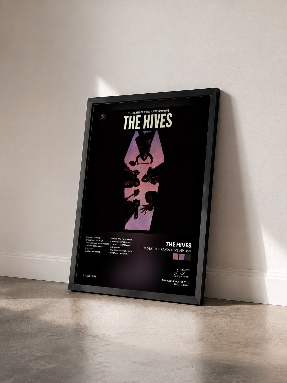 #noir Tableau de l'album The Death Of Randy Fitzsimmons de The Hives vu de trois quarts, cadre noir