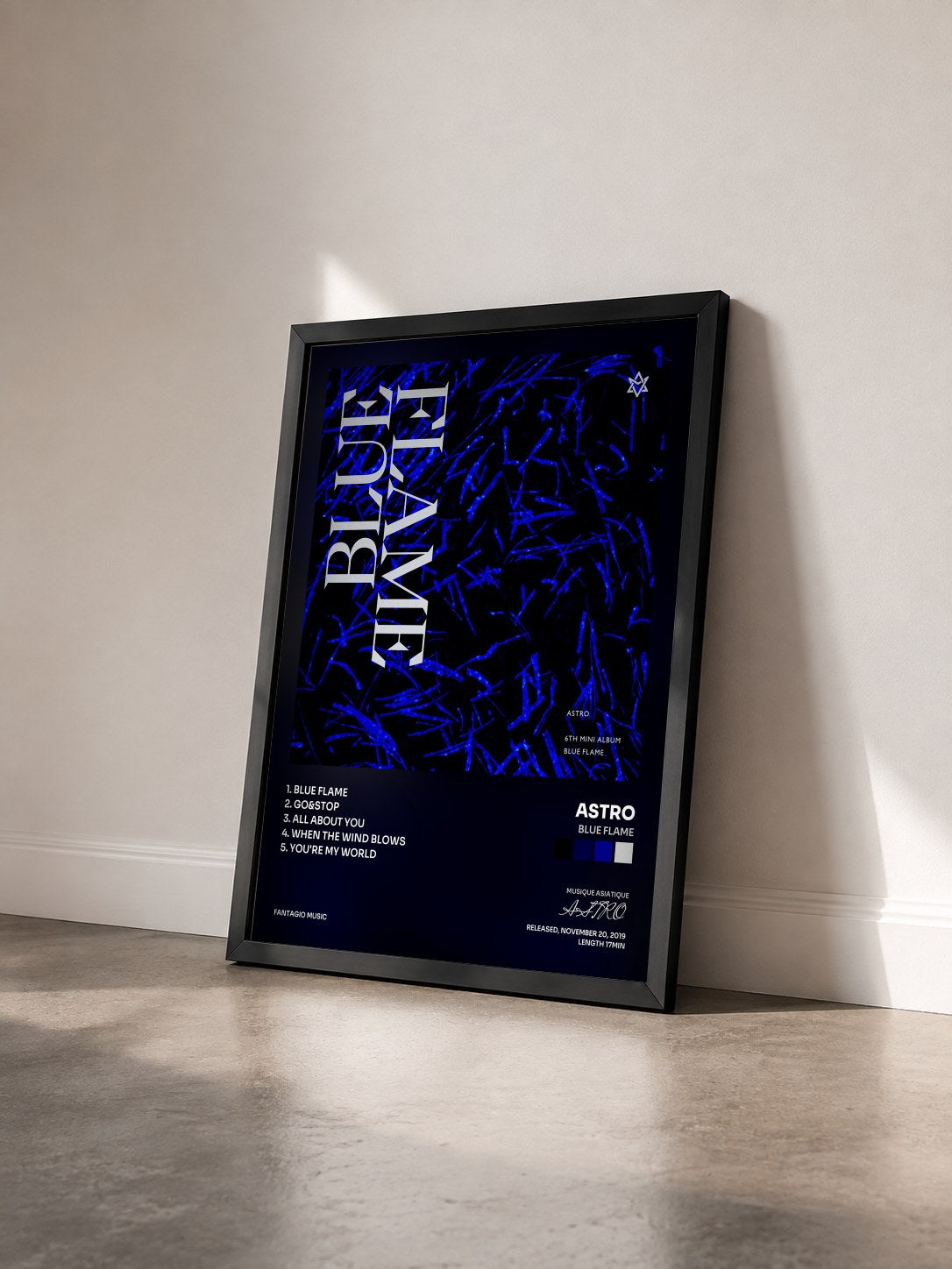 #noir Tableau de l'album BLUE FLAME de ASTRO vu de trois quarts, cadre noir