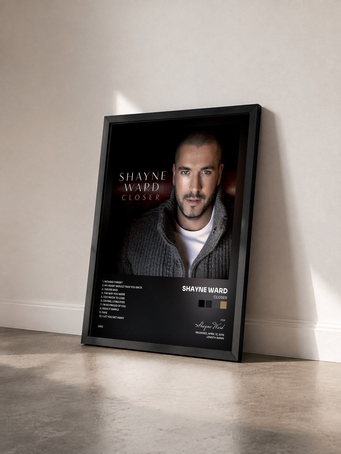 #noir Tableau de l'album Closer de Shayne Ward vu de trois quarts, cadre noir
