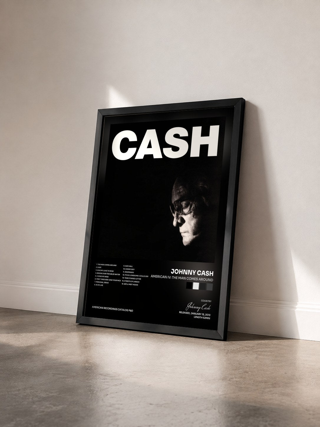 #noir Tableau de l'album American IV: The Man Comes Around de Johnny Cash vu de trois quarts, cadre noir