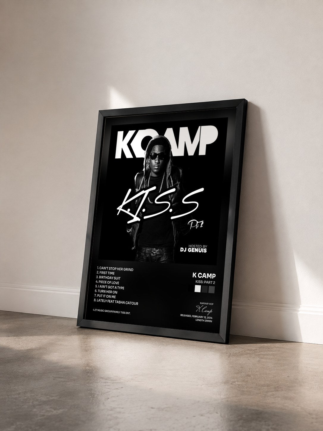 #noir Tableau de l'album Kiss: Part 2 de K Camp vu de trois quarts, cadre noir