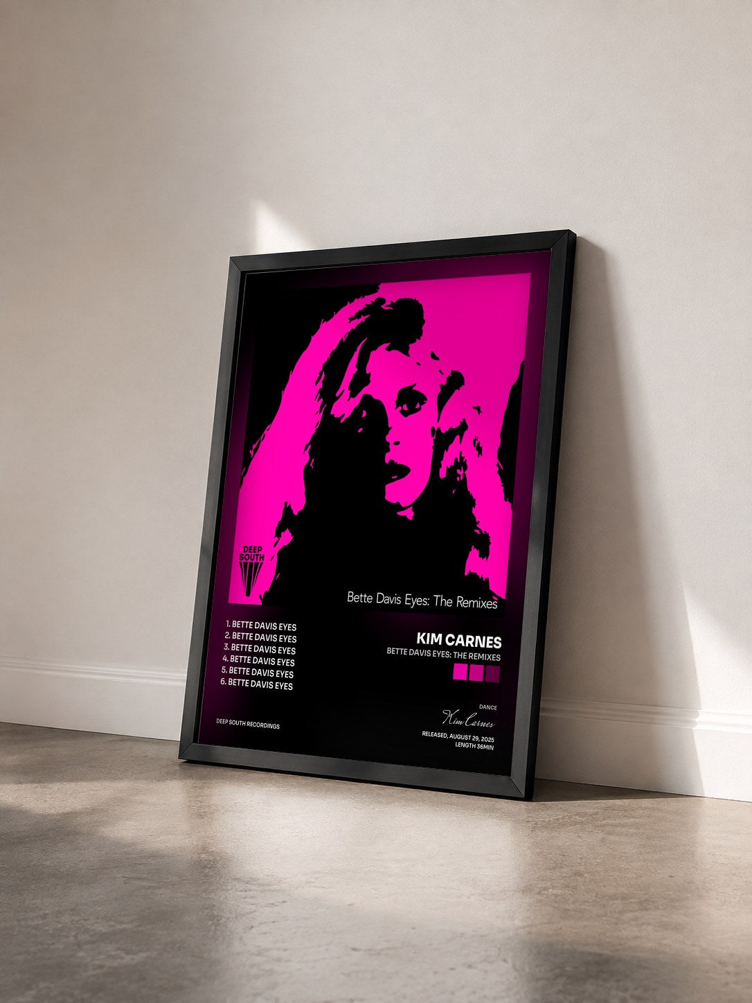 #noir Tableau de l'album Bette Davis Eyes: The Remixes de Kim Carnes vu de trois quarts, cadre noir