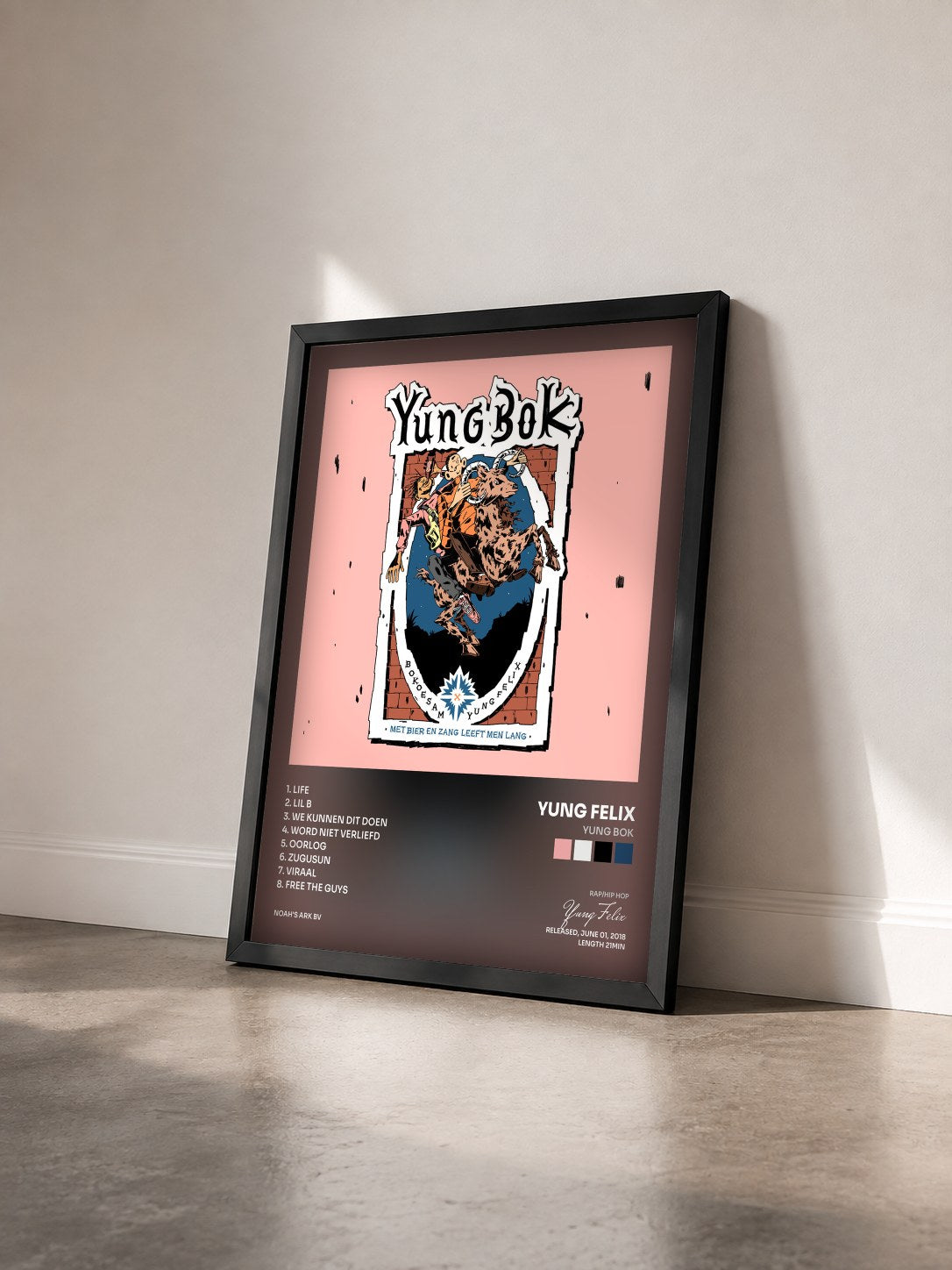 #noir Tableau de l'album Yung Bok de Yung Felix vu de trois quarts, cadre noir