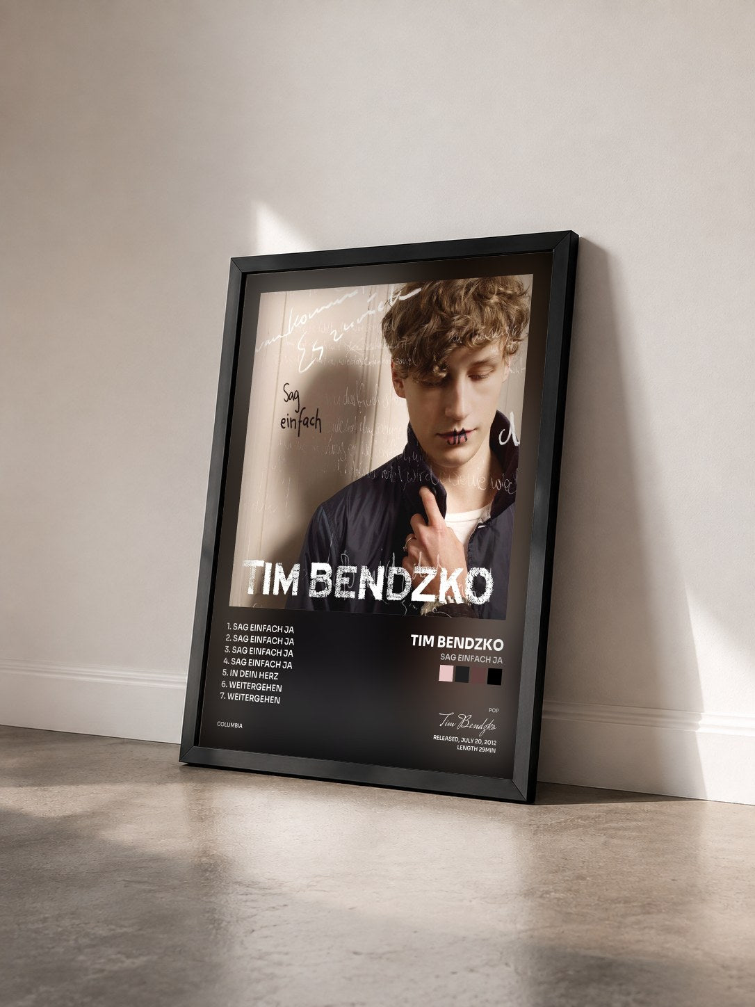 #noir Tableau de l'album Sag einfach ja de Tim Bendzko vu de trois quarts, cadre noir