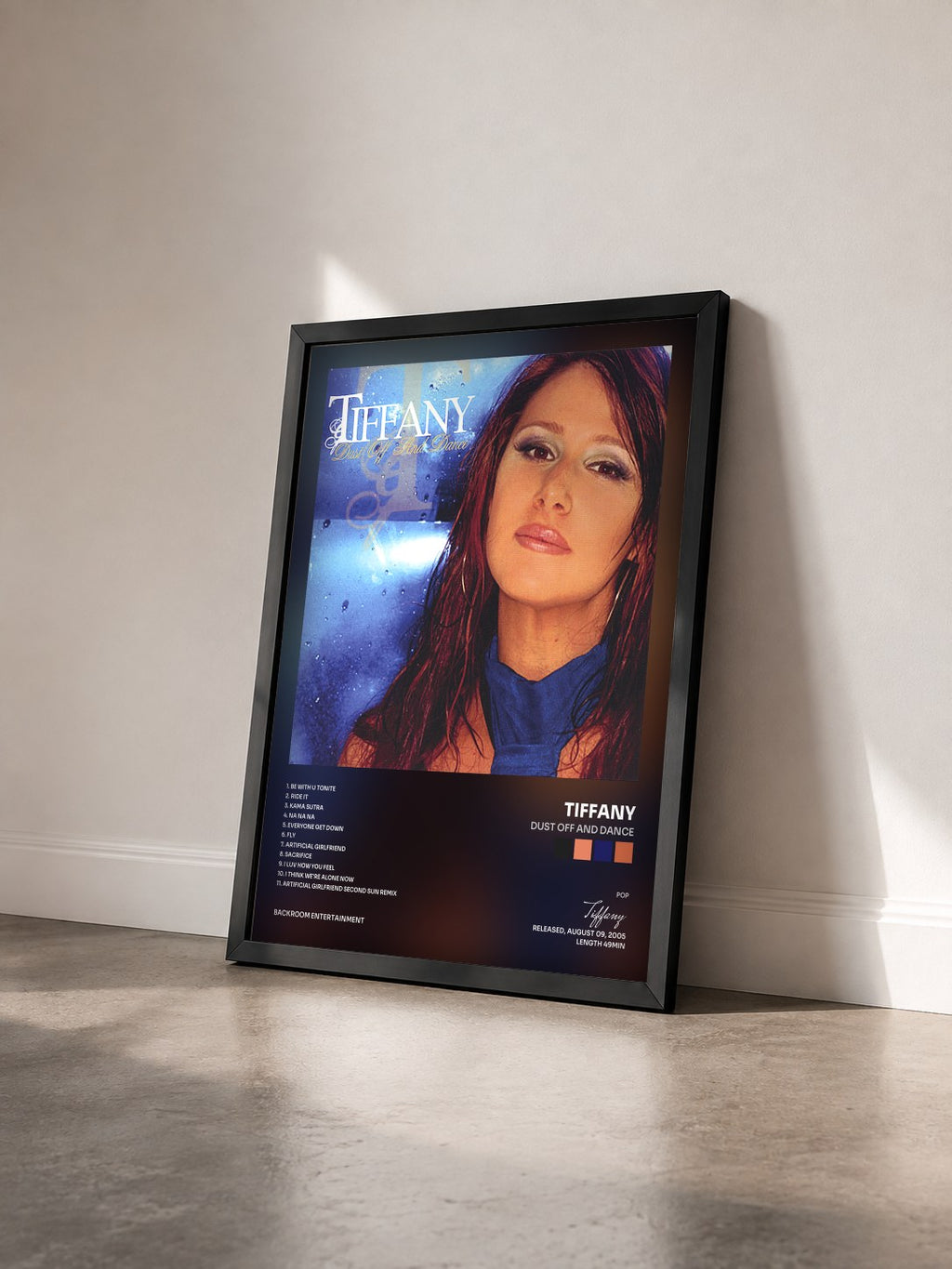 #noir Tableau de l'album Dust Off And Dance de Tiffany vu de trois quarts, cadre noir