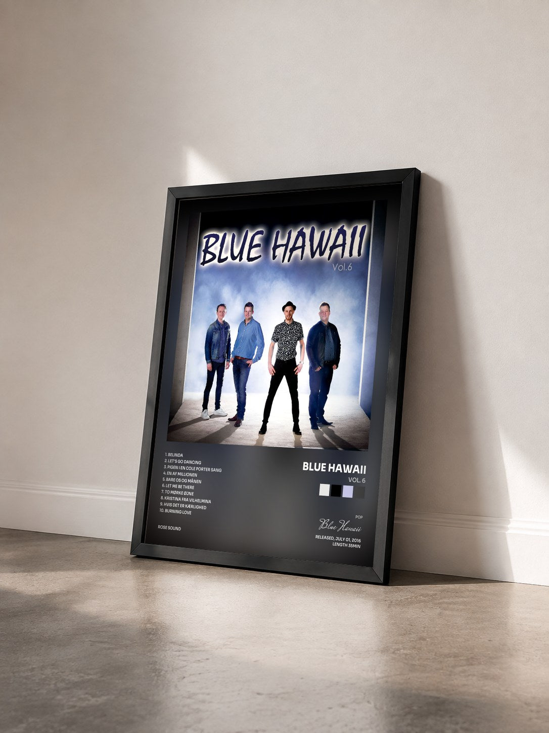 #noir Tableau de l'album Vol. 6 de Blue Hawaii vu de trois quarts, cadre noir