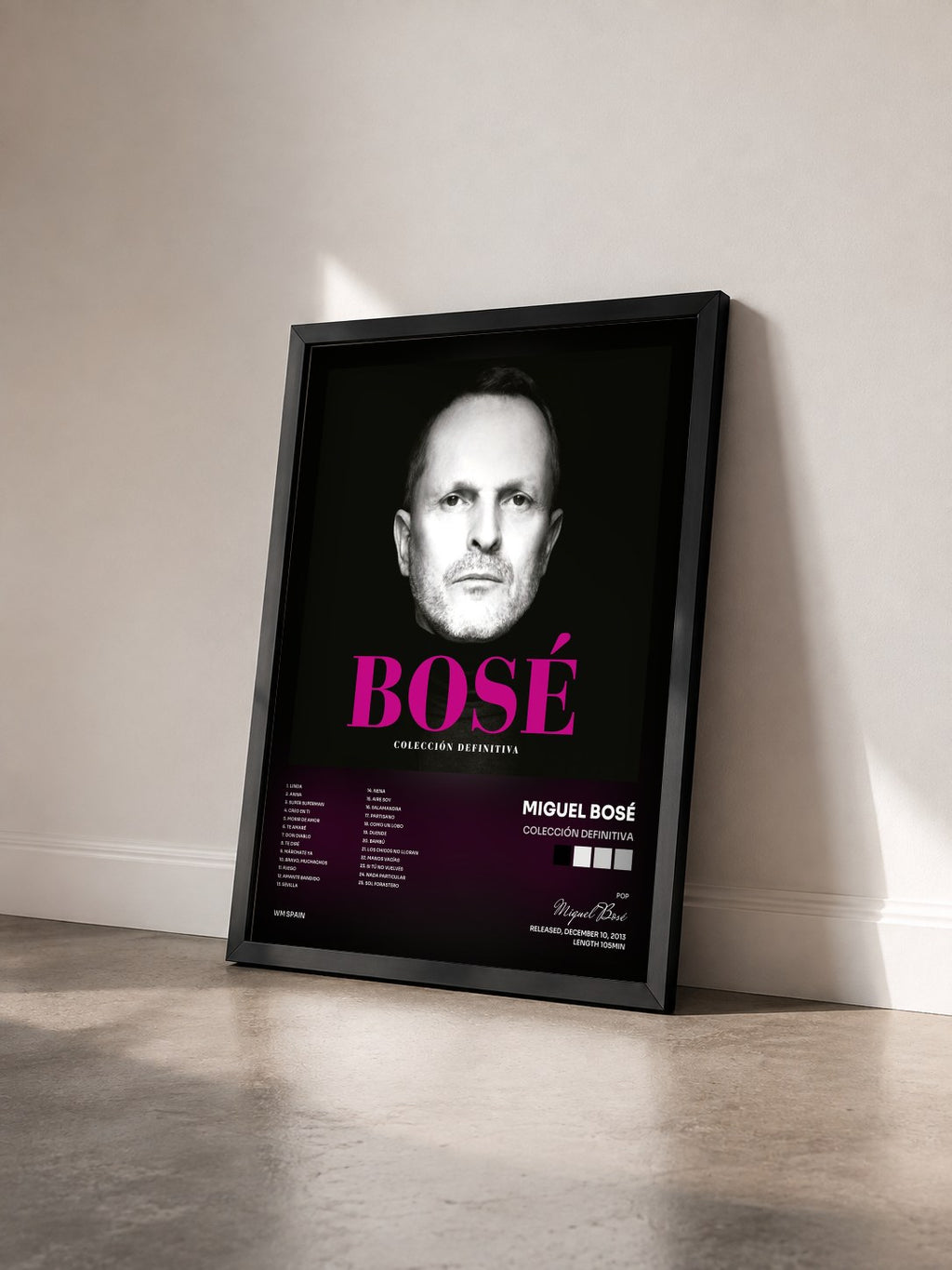 #noir Tableau de l'album Colección Definitiva de Miguel Bosé vu de trois quarts, cadre noir
