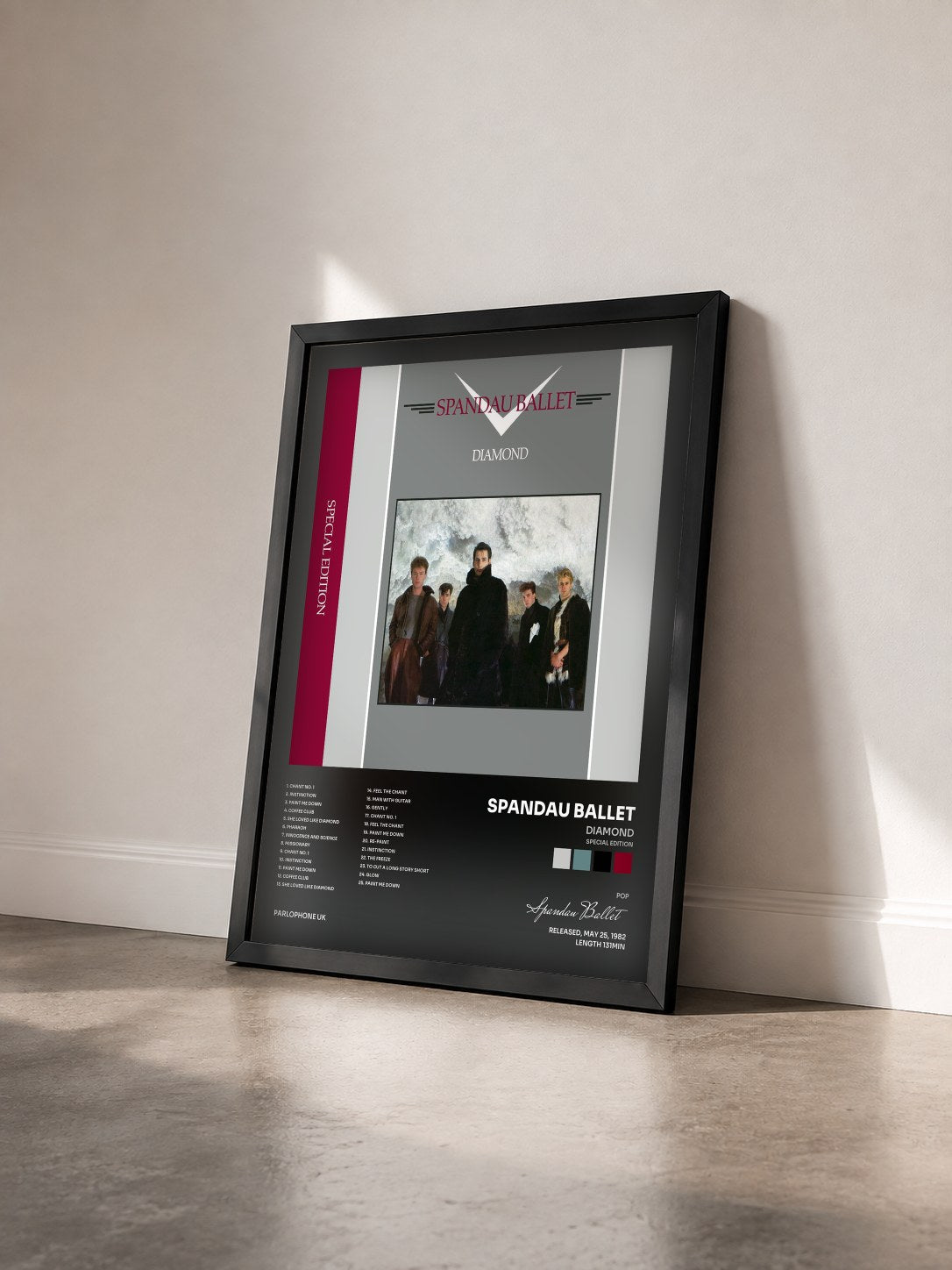 #noir Tableau de l'album Diamond (Special Edition) de Spandau Ballet vu de trois quarts, cadre noir