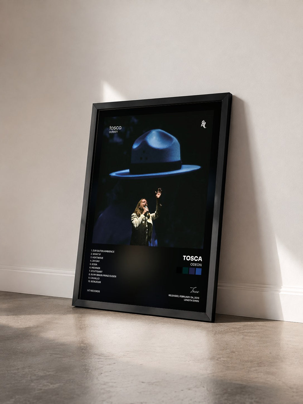 #noir Tableau de l'album Odeon de Tosca vu de trois quarts, cadre noir