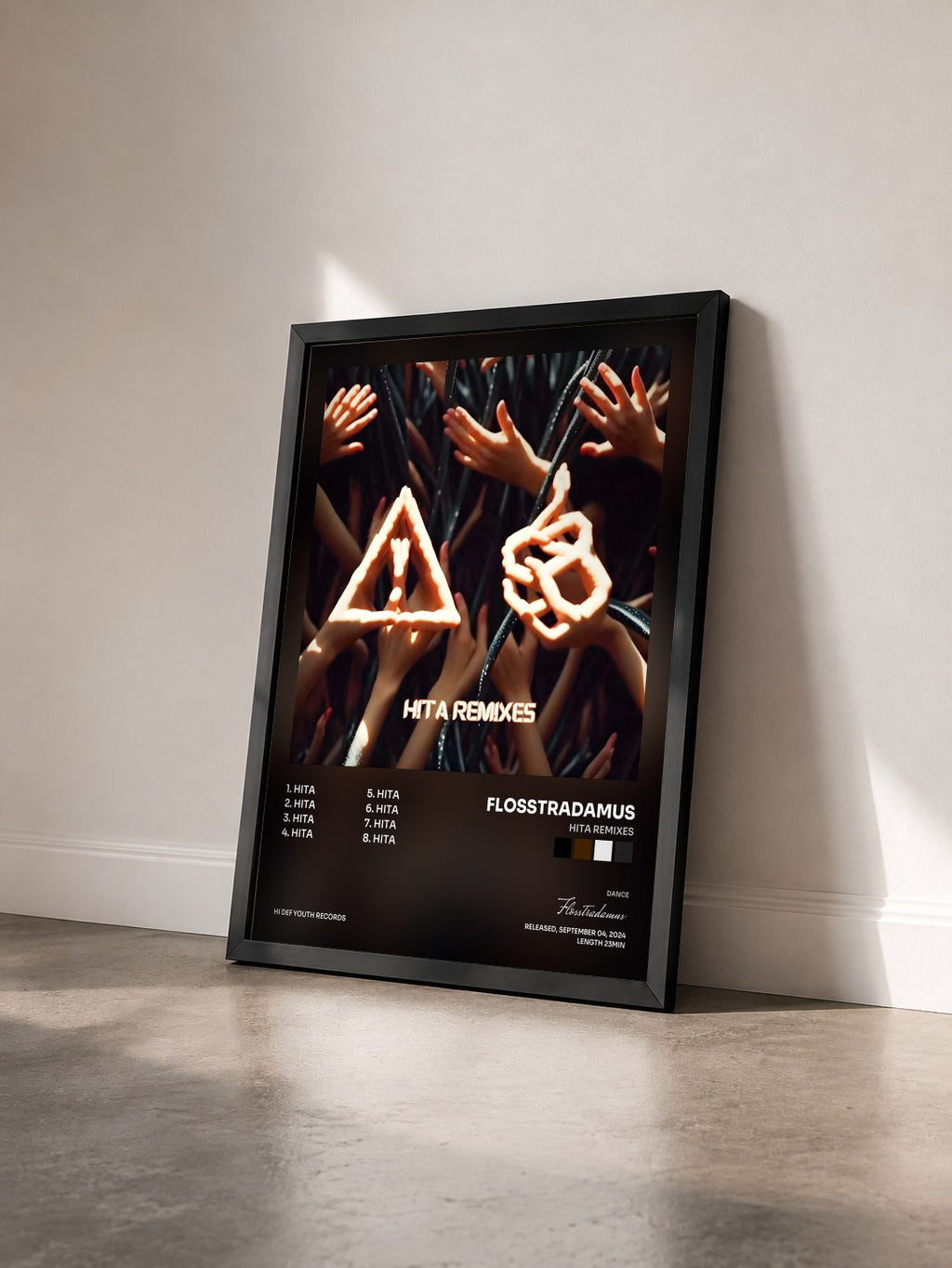 #noir Tableau de l'album HITA REMIXES de Flosstradamus vu de trois quarts, cadre noir