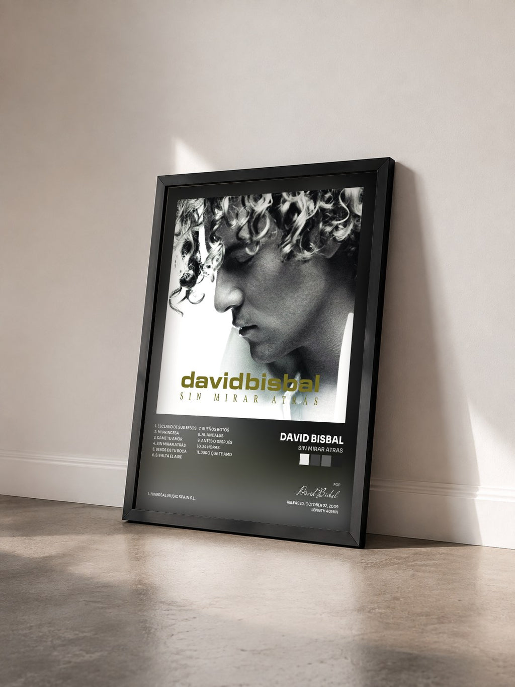 #noir Tableau de l'album Sin Mirar Atras de David Bisbal vu de trois quarts, cadre noir
