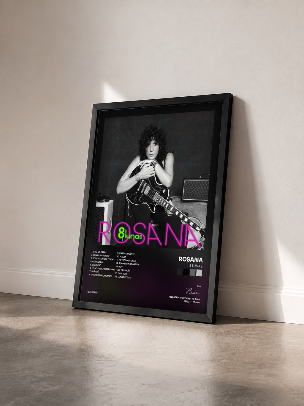 #noir Tableau de l'album 8 Lunas de Rosana vu de trois quarts, cadre noir