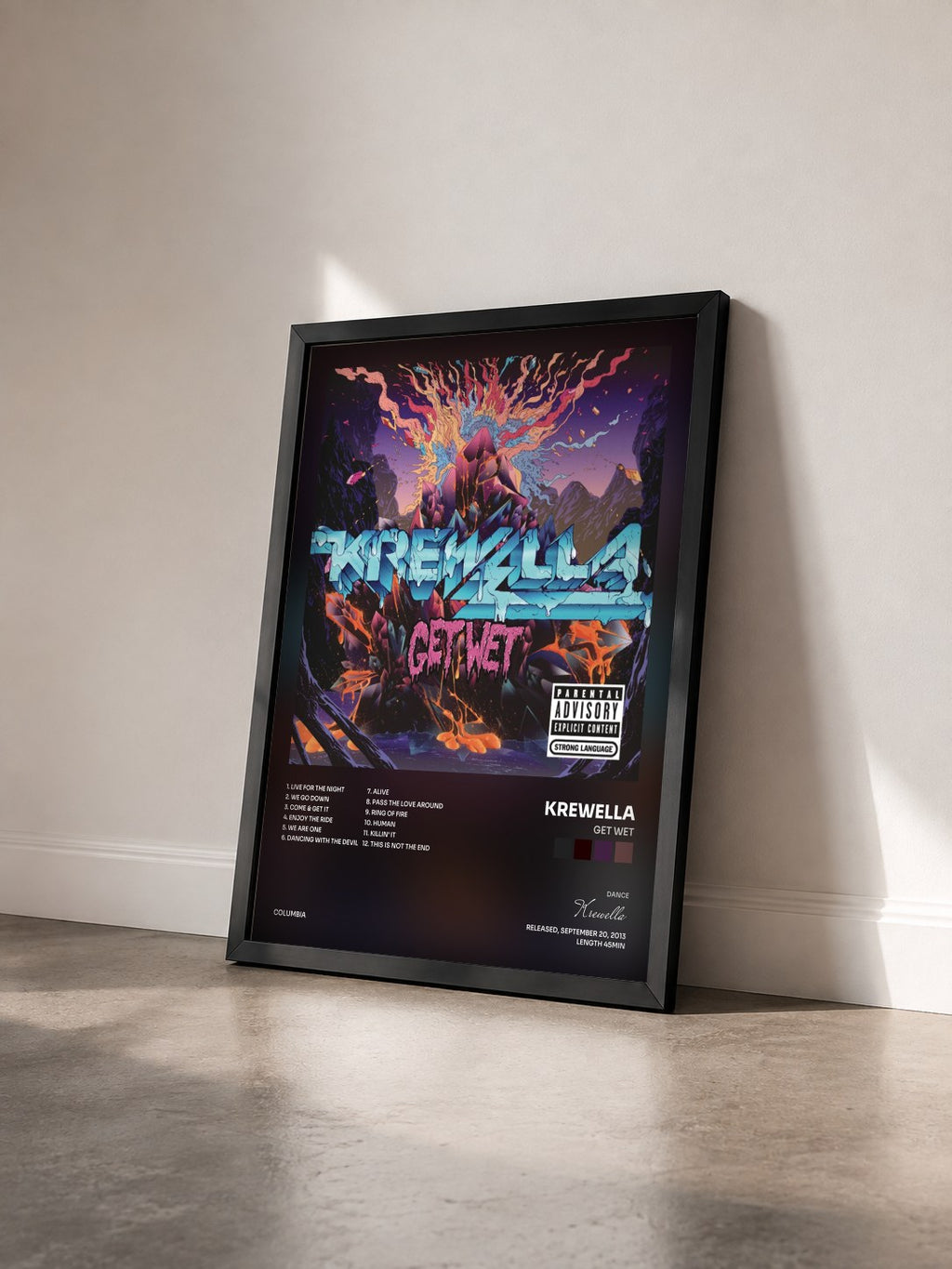 #noir Tableau de l'album Get Wet de Krewella vu de trois quarts, cadre noir
