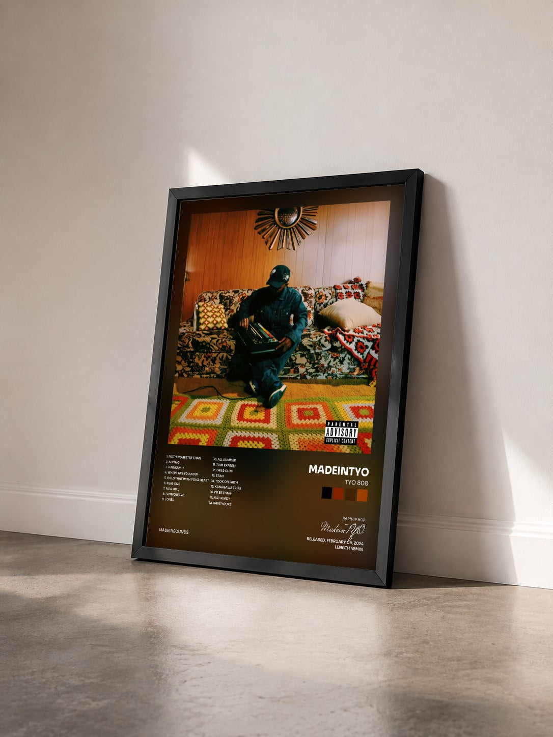 #noir Tableau de l'album TYO 808 de MadeinTYO vu de trois quarts, cadre noir