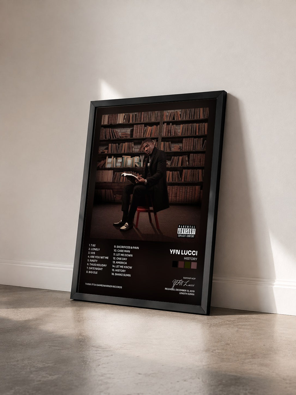 #noir Tableau de l'album HIStory de YFN Lucci vu de trois quarts, cadre noir