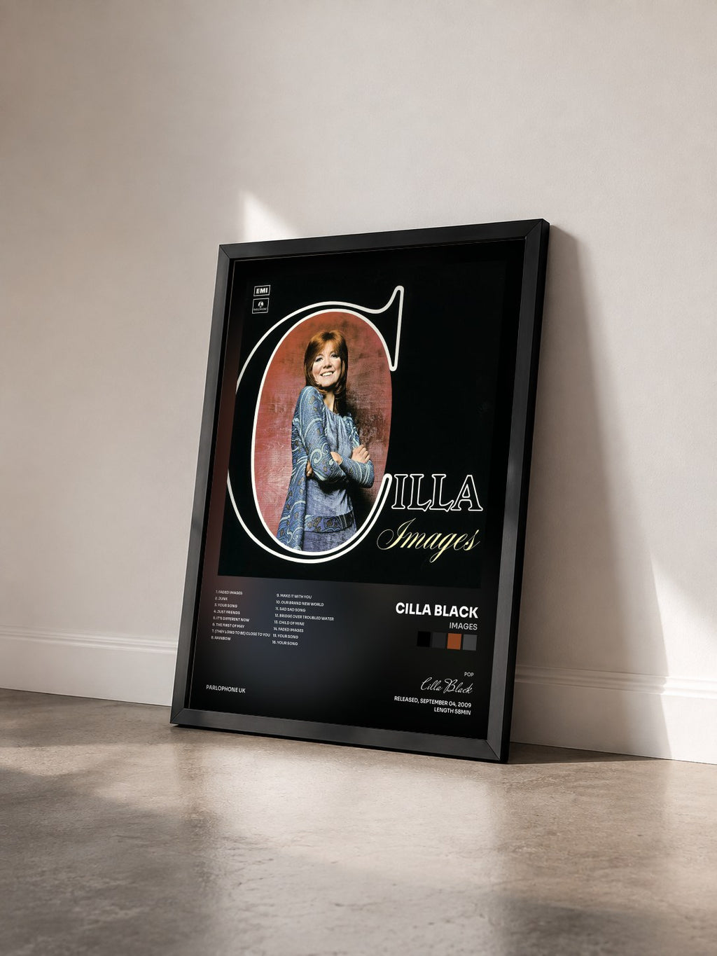 #noir Tableau de l'album Images de Cilla Black vu de trois quarts, cadre noir