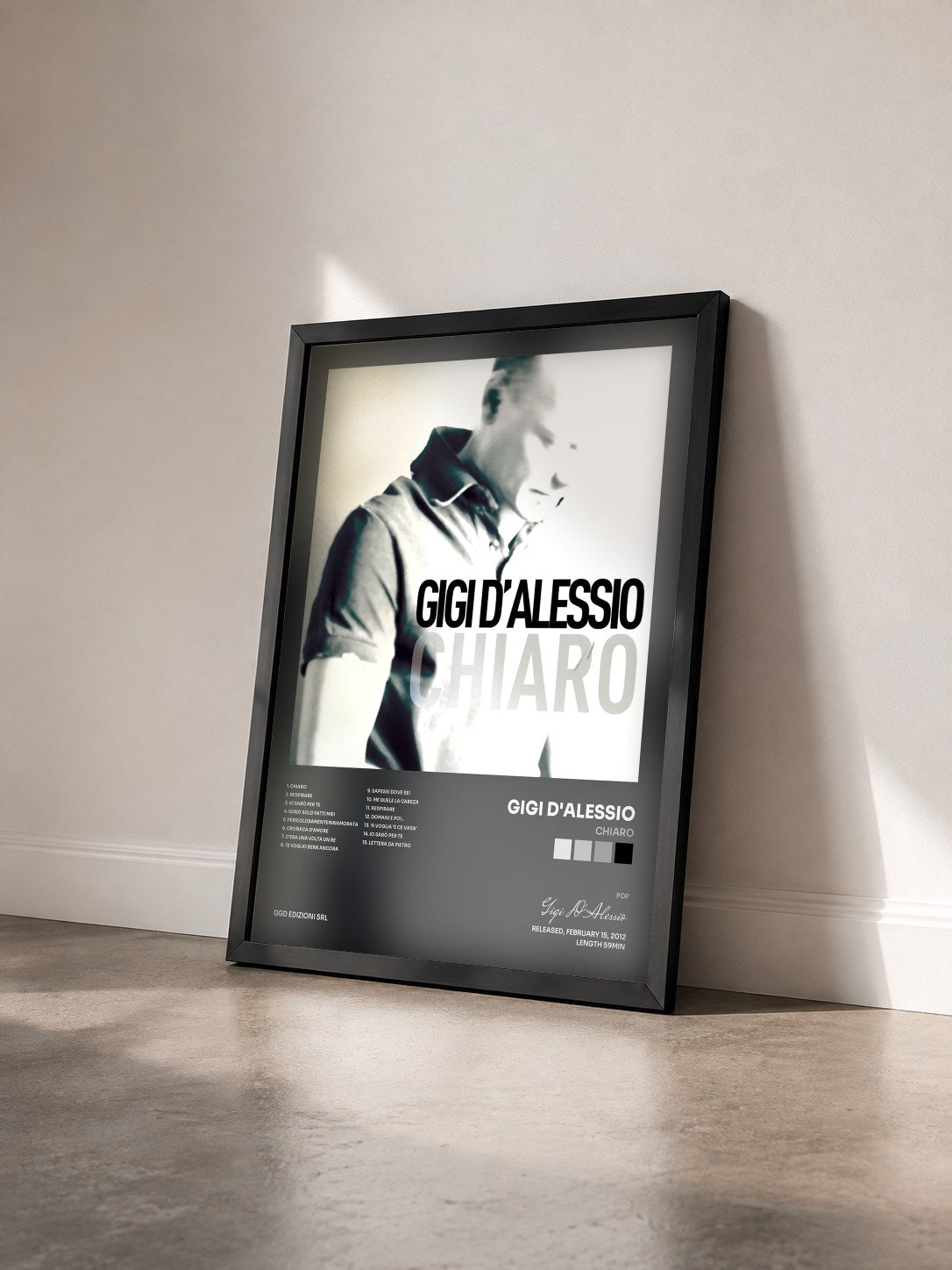 #noir Tableau de l'album Chiaro de Gigi D'Alessio vu de trois quarts, cadre noir