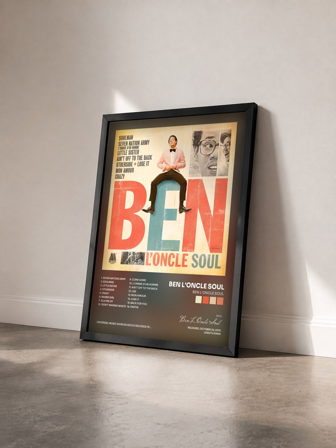 #noir Tableau de l'album Ben L'Oncle Soul de Ben L'Oncle Soul vu de trois quarts, cadre noir