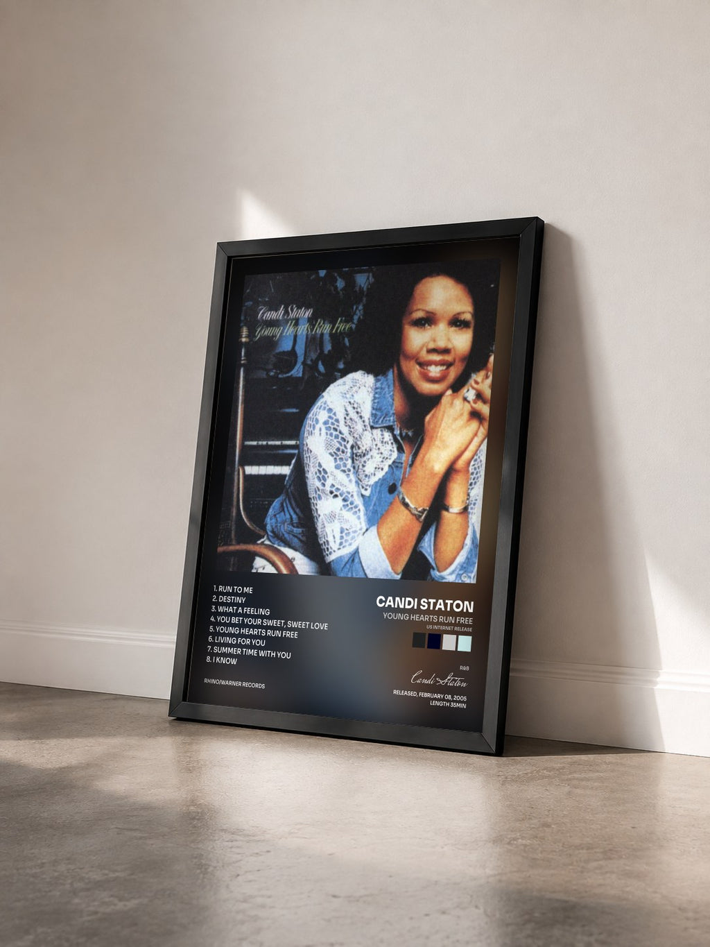 #noir Tableau de l'album Young Hearts Run Free (US Internet Release) de Candi Staton vu de trois quarts, cadre noir
