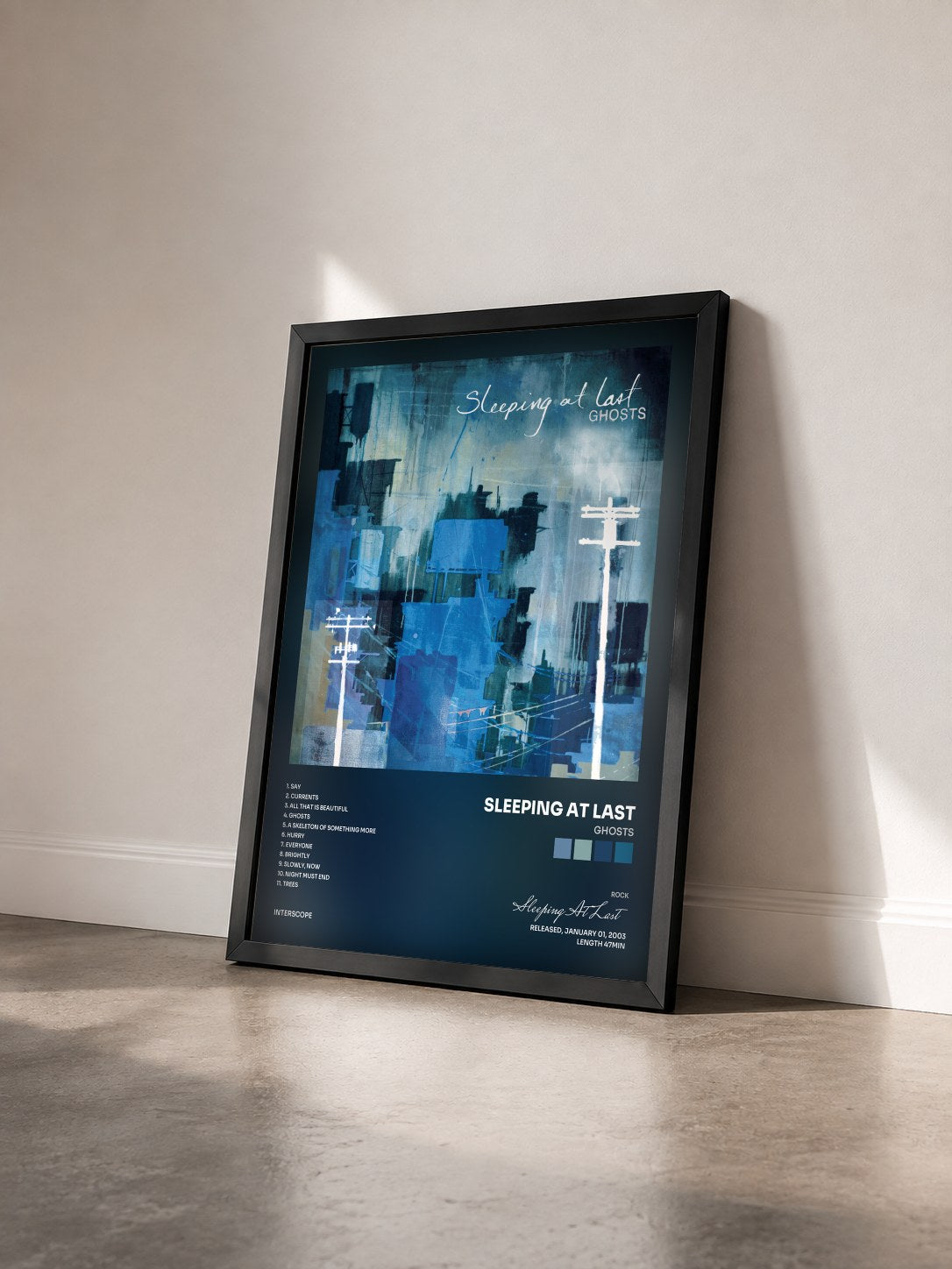 #noir Tableau de l'album Ghosts de Sleeping At Last vu de trois quarts, cadre noir