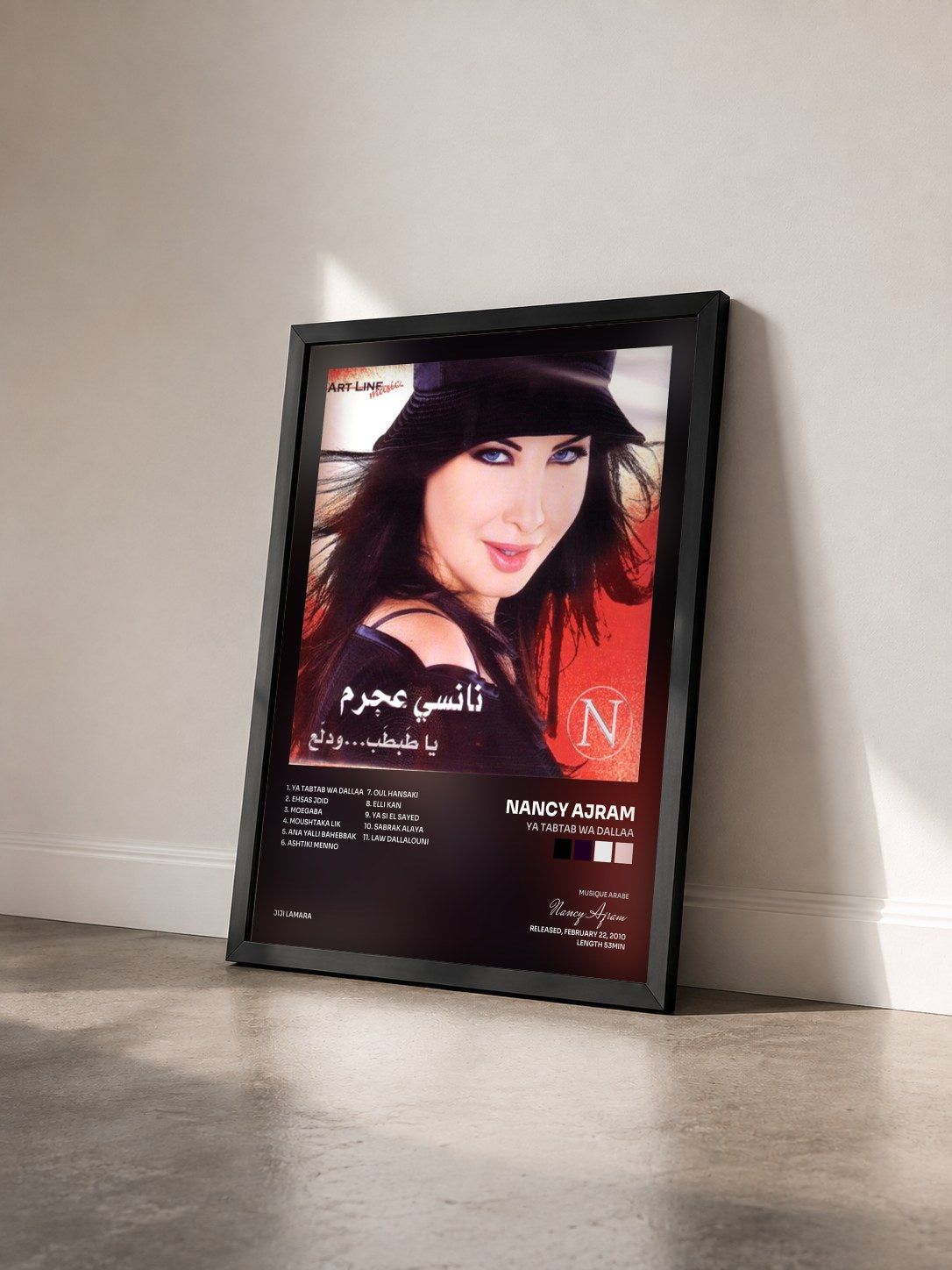 #noir Tableau de l'album Ya Tabtab Wa Dallaa de Nancy Ajram vu de trois quarts, cadre noir