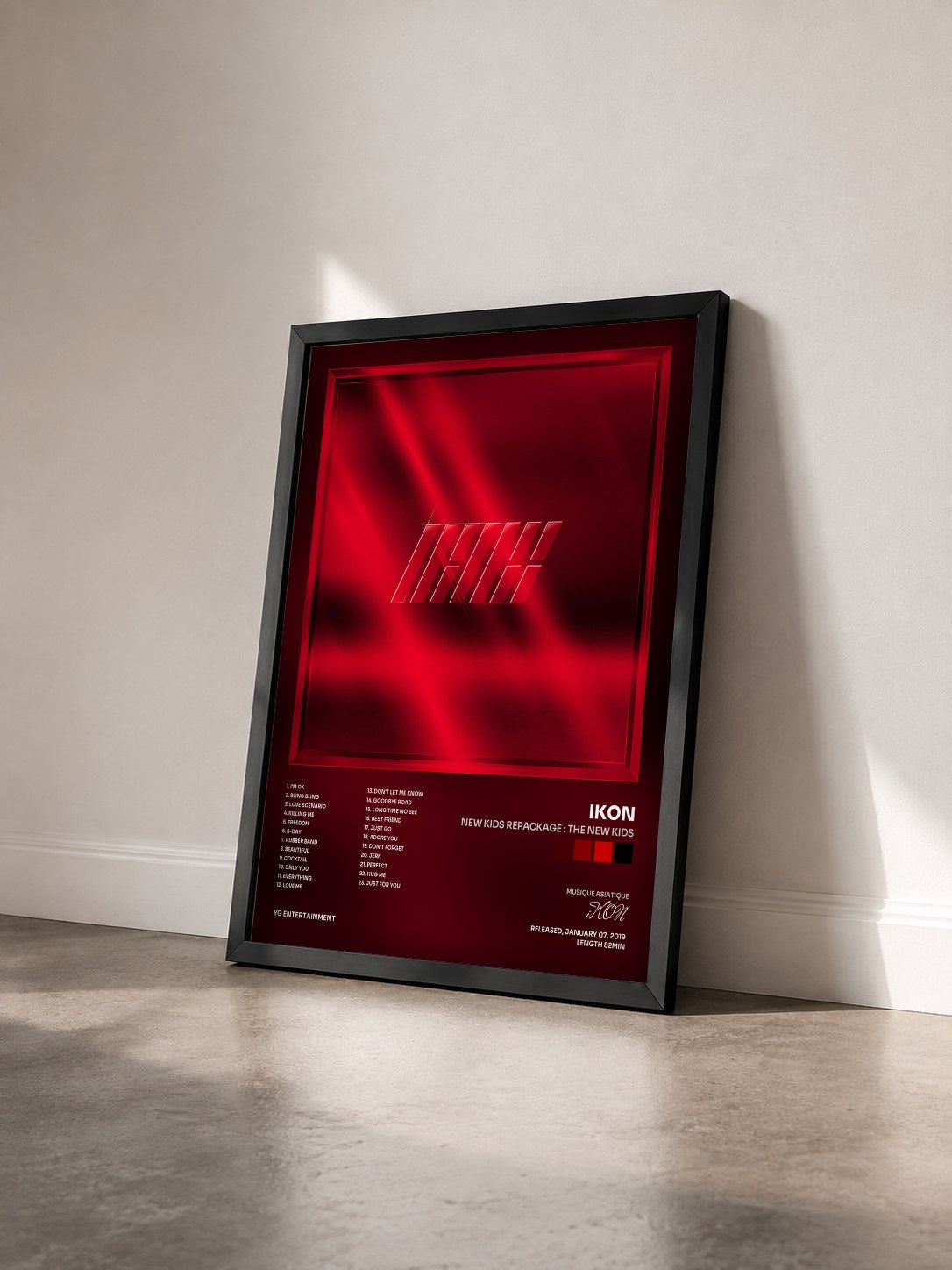 #noir Tableau de l'album NEW KIDS REPACKAGE : THE NEW KIDS de iKON vu de trois quarts, cadre noir