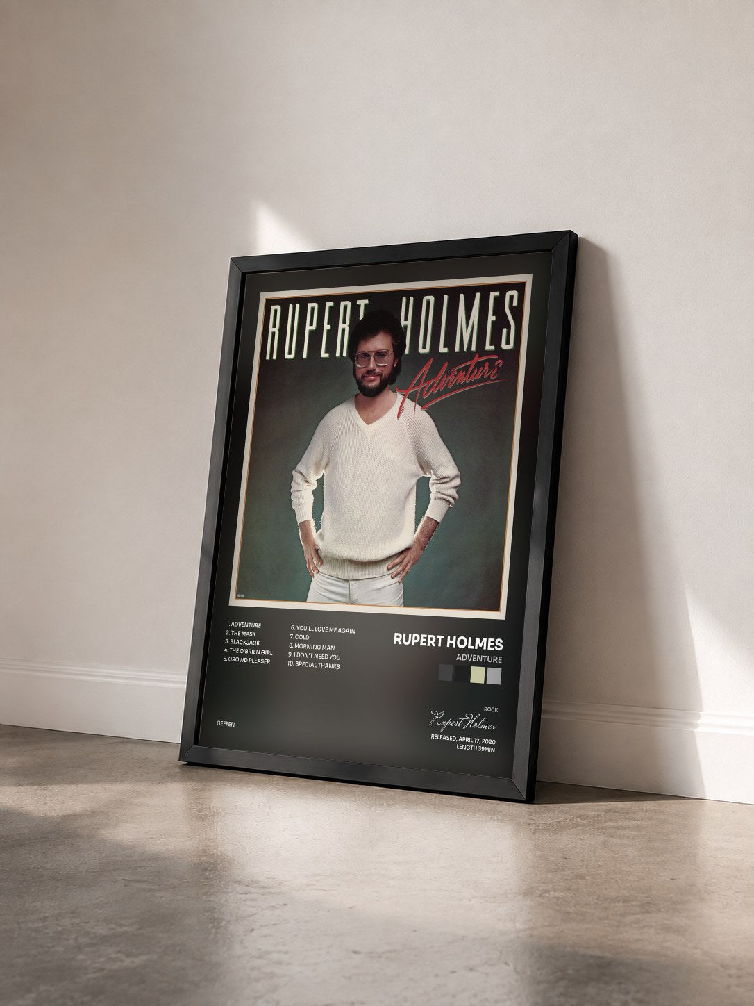 #noir Tableau de l'album Adventure de Rupert Holmes vu de trois quarts, cadre noir