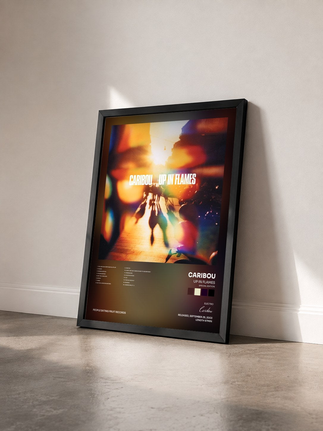 #noir Tableau de l'album Up In Flames (Special Edition) de Caribou vu de trois quarts, cadre noir