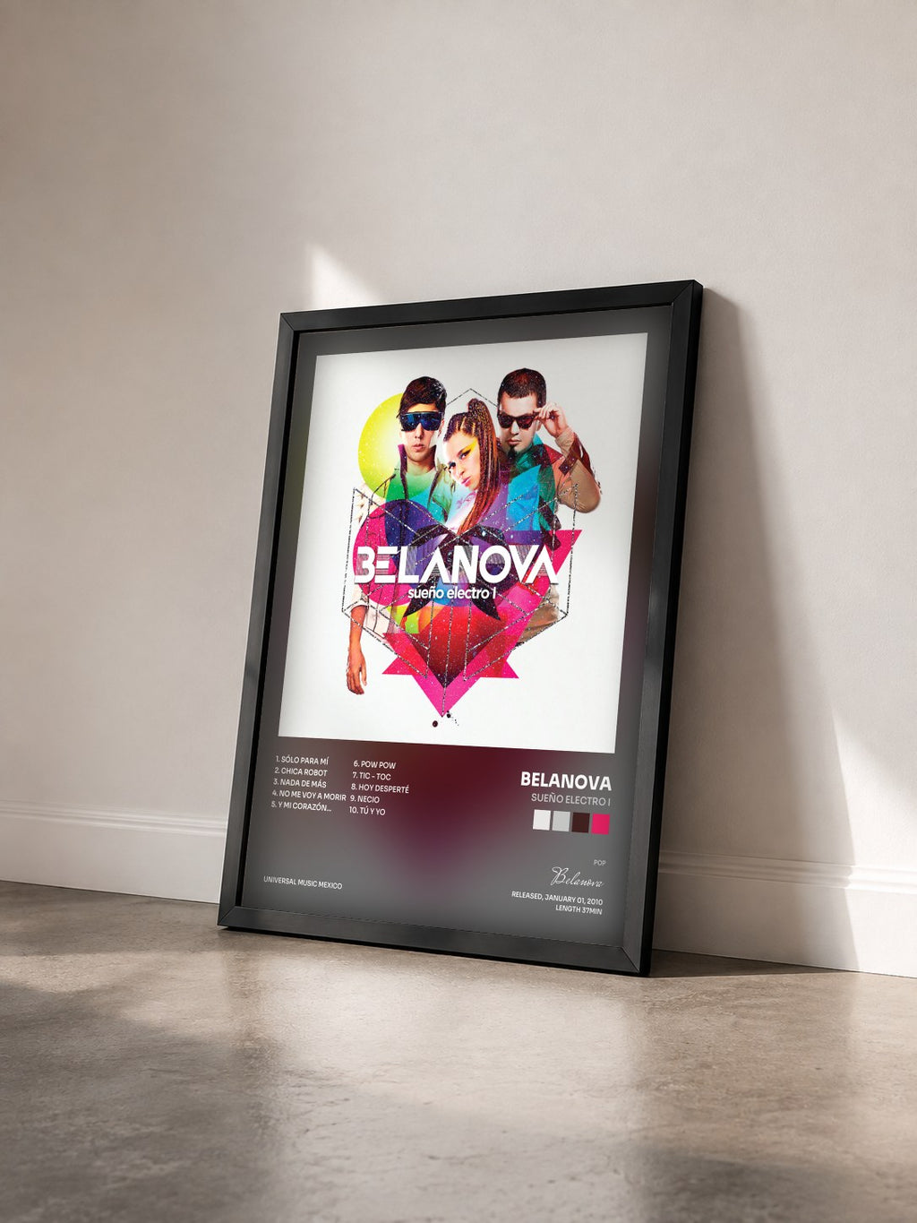 #noir Tableau de l'album Sueño Electro I de Belanova vu de trois quarts, cadre noir