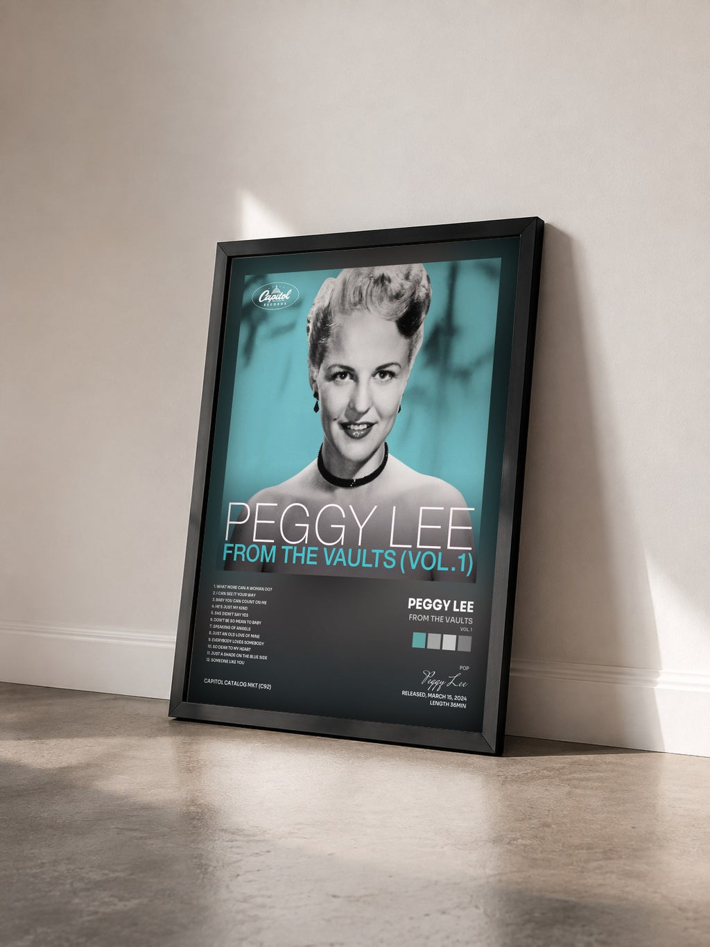 #noir Tableau de l'album From The Vaults (Vol. 1) de Peggy Lee vu de trois quarts, cadre noir