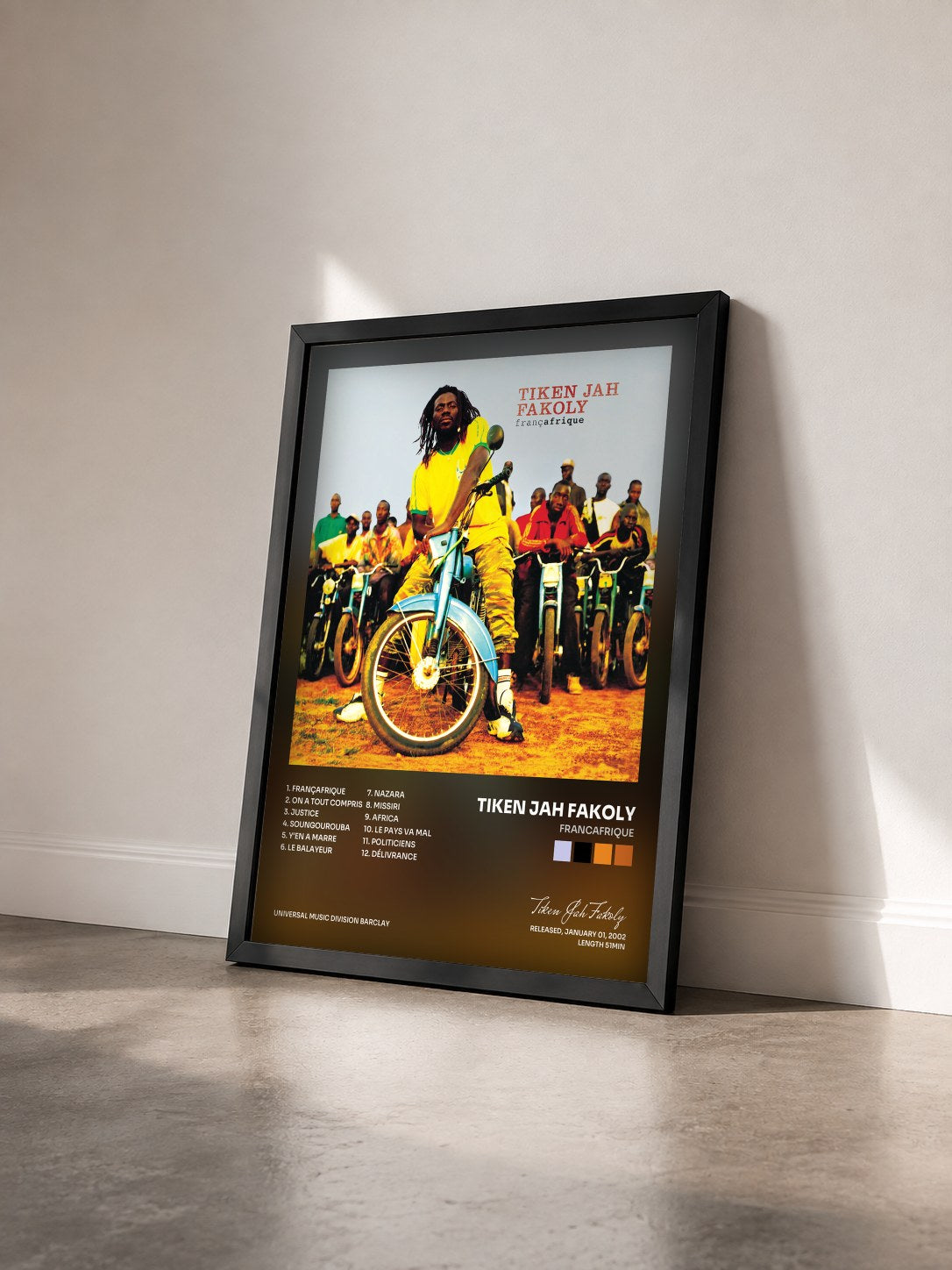 #noir Tableau de l'album Francafrique de Tiken Jah Fakoly vu de trois quarts, cadre noir