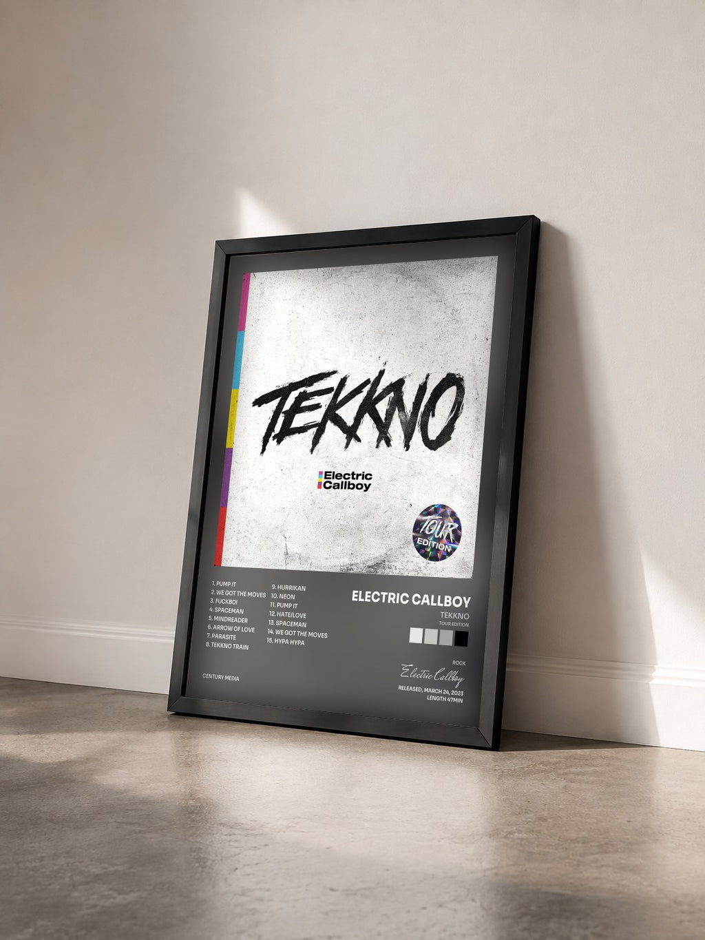 #noir Tableau de l'album TEKKNO (Tour Edition) de Electric Callboy vu de trois quarts, cadre noir
