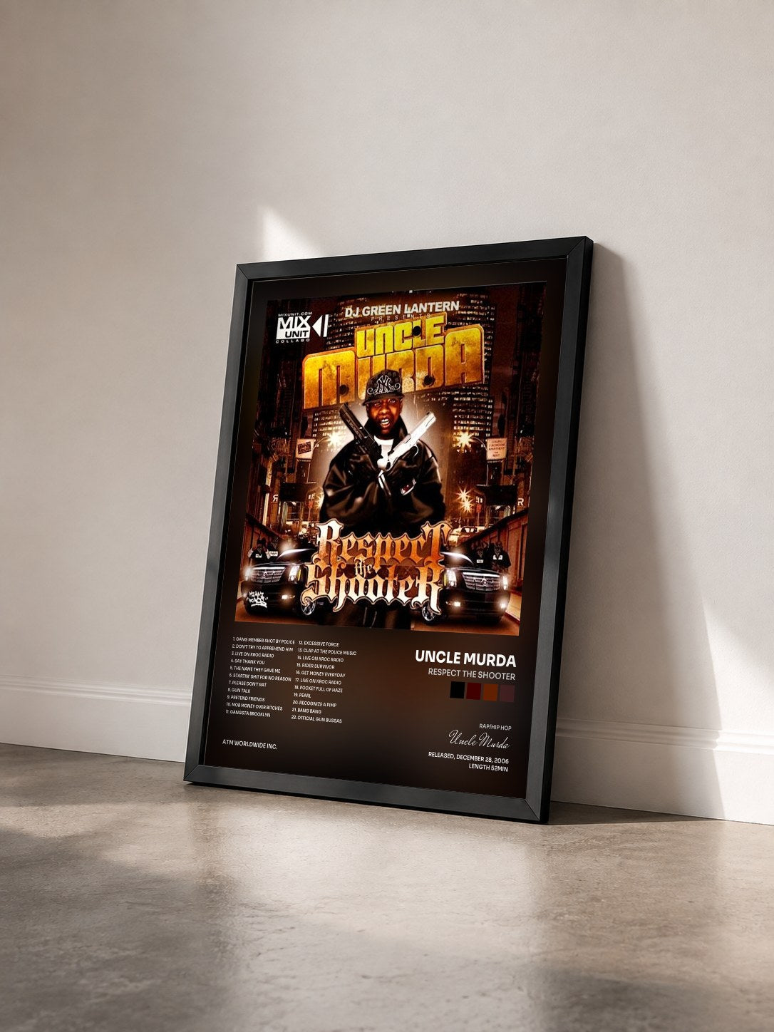 #noir Tableau de l'album Respect the Shooter de Uncle Murda vu de trois quarts, cadre noir