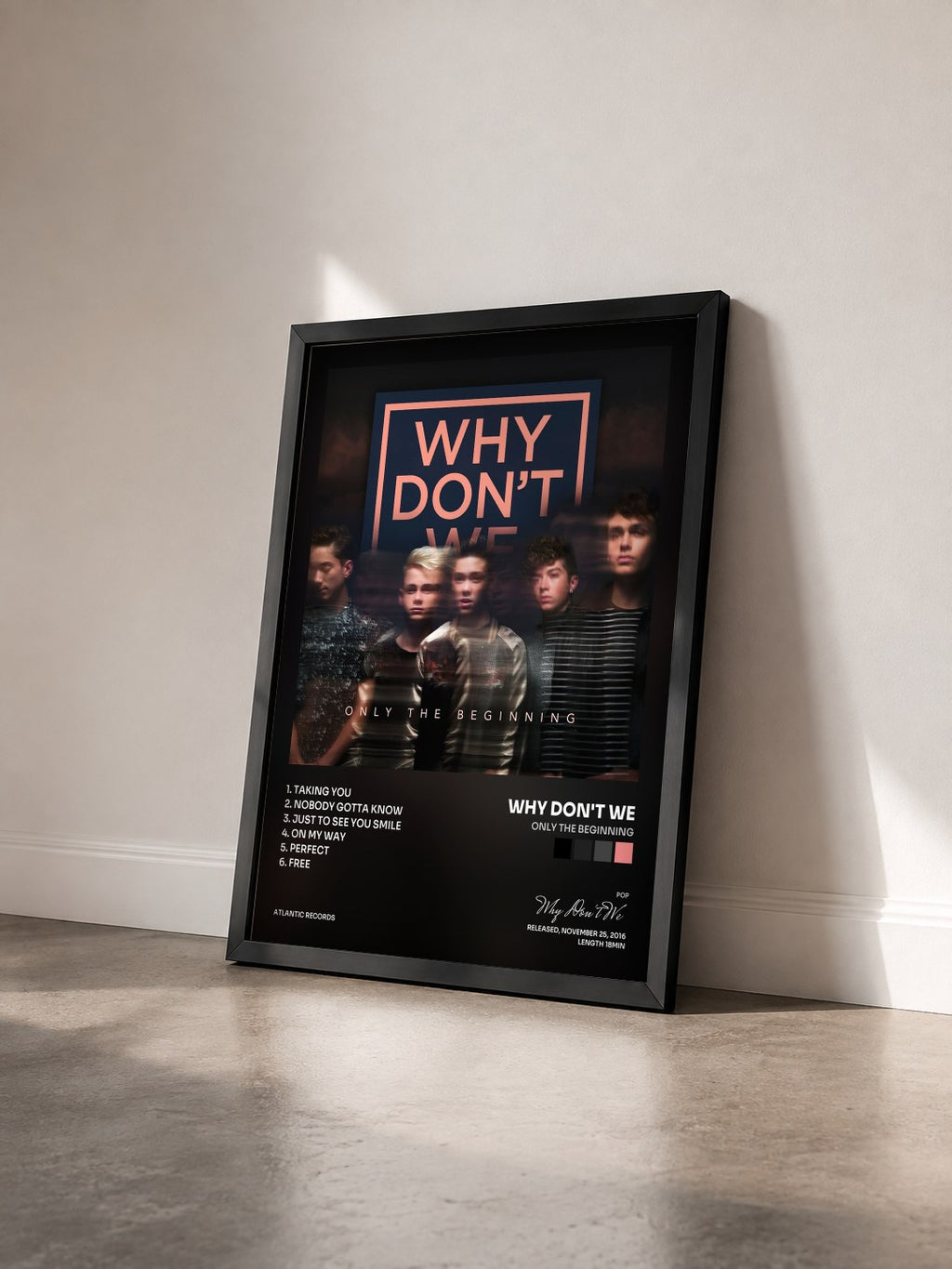 #noir Tableau de l'album Only The Beginning de Why Don't We vu de trois quarts, cadre noir