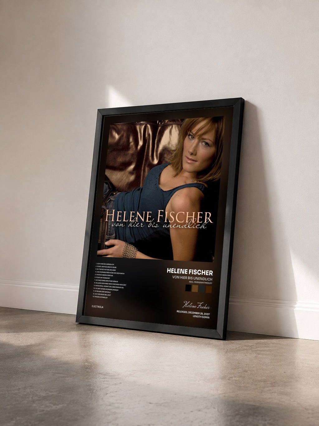 #noir Tableau de l'album Von Hier Bis Unendlich (Incl. FriesenHitmedley) de Helene Fischer vu de trois quarts, cadre noir