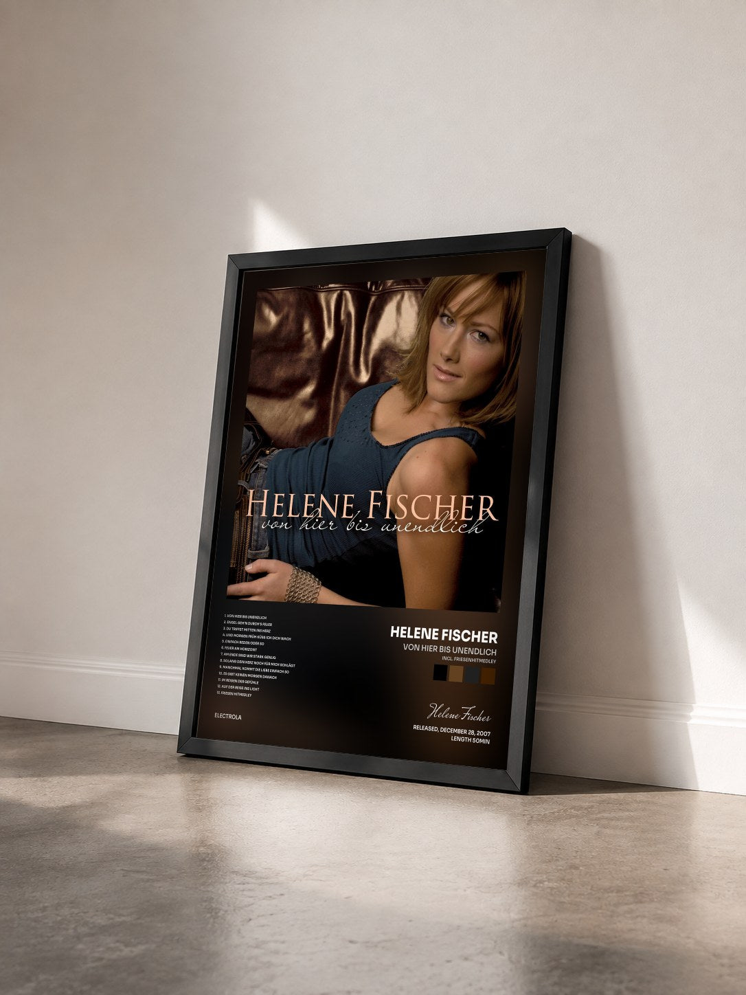 #noir Tableau de l'album Von Hier Bis Unendlich (Incl. FriesenHitmedley) de Helene Fischer vu de trois quarts, cadre noir