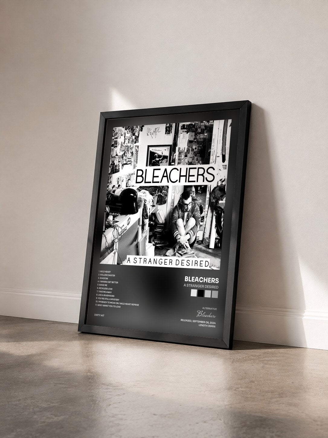 #noir Tableau de l'album A Stranger Desired de Bleachers vu de trois quarts, cadre noir