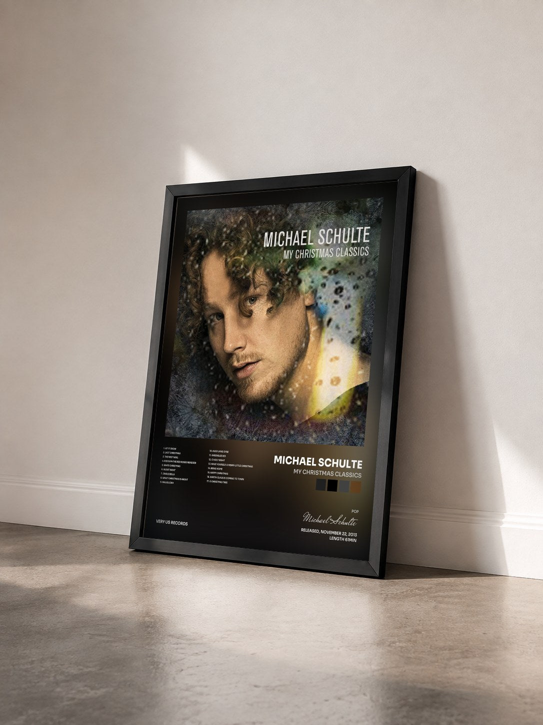 #noir Tableau de l'album My Christmas Classics de Michael Schulte vu de trois quarts, cadre noir