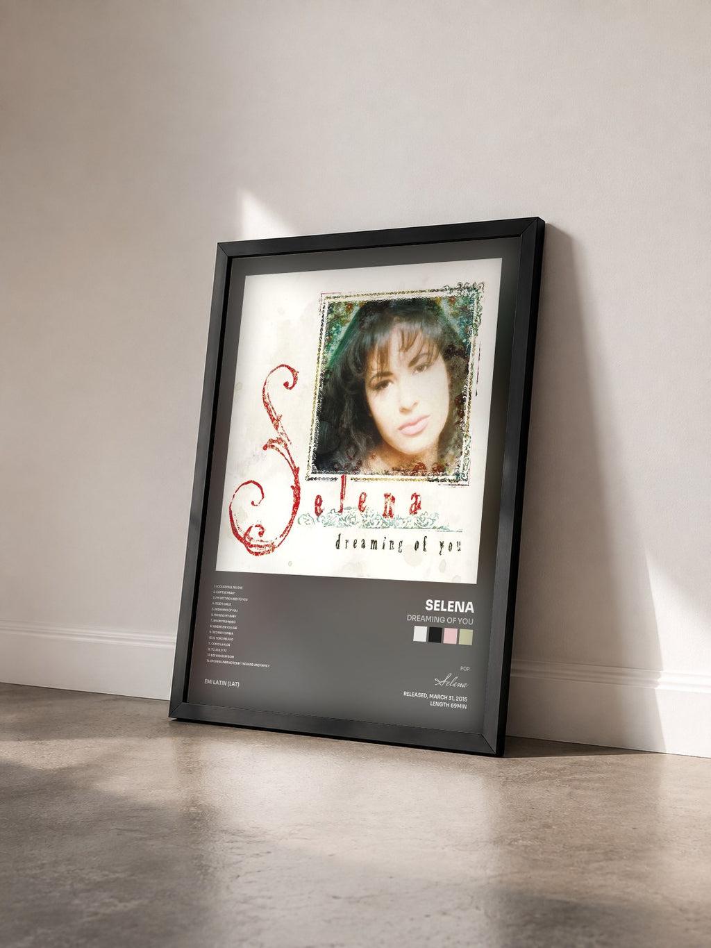 #noir Tableau de l'album Dreaming Of You de Selena vu de trois quarts, cadre noir