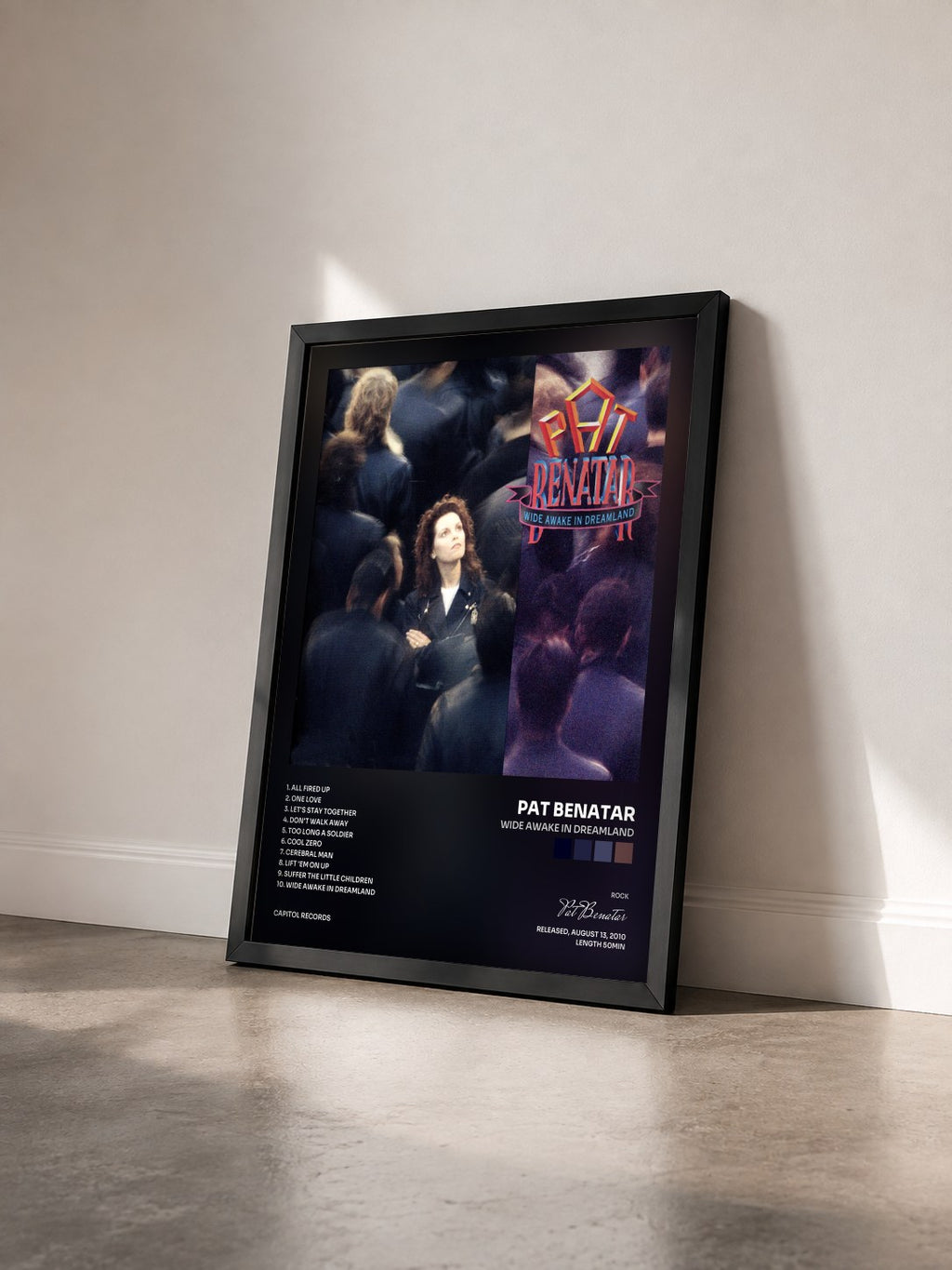 #noir Tableau de l'album Wide Awake In Dreamland de Pat Benatar vu de trois quarts, cadre noir