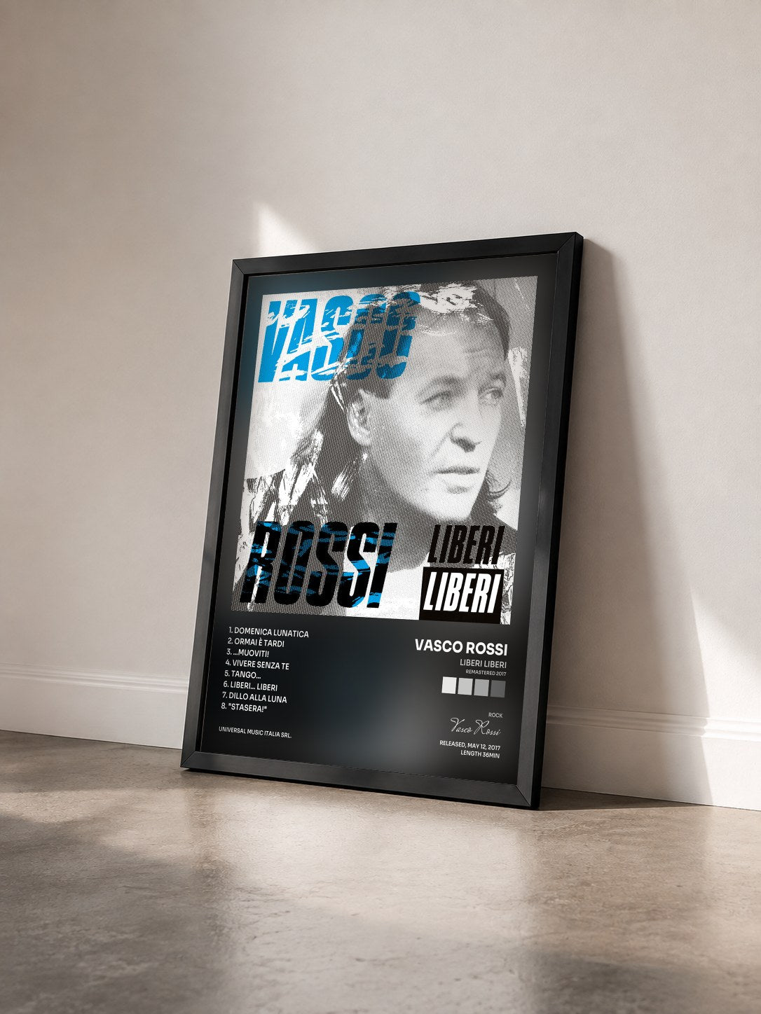 #noir Tableau de l'album Liberi Liberi (Remastered 2017) de Vasco Rossi vu de trois quarts, cadre noir