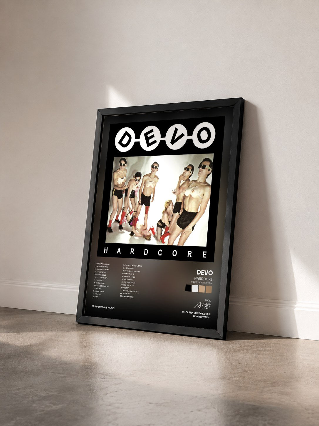 #noir Tableau de l'album Hardcore (Collector's Edition) de DEVO vu de trois quarts, cadre noir