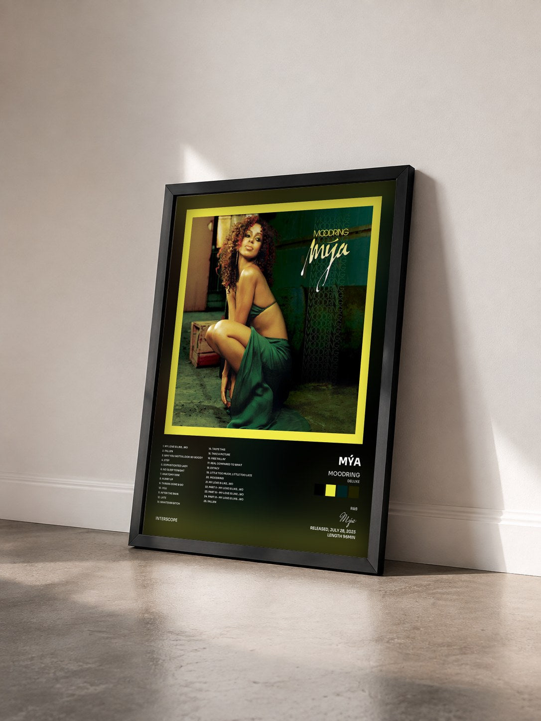 #noir Tableau de l'album Moodring (Deluxe) de Mýa vu de trois quarts, cadre noir