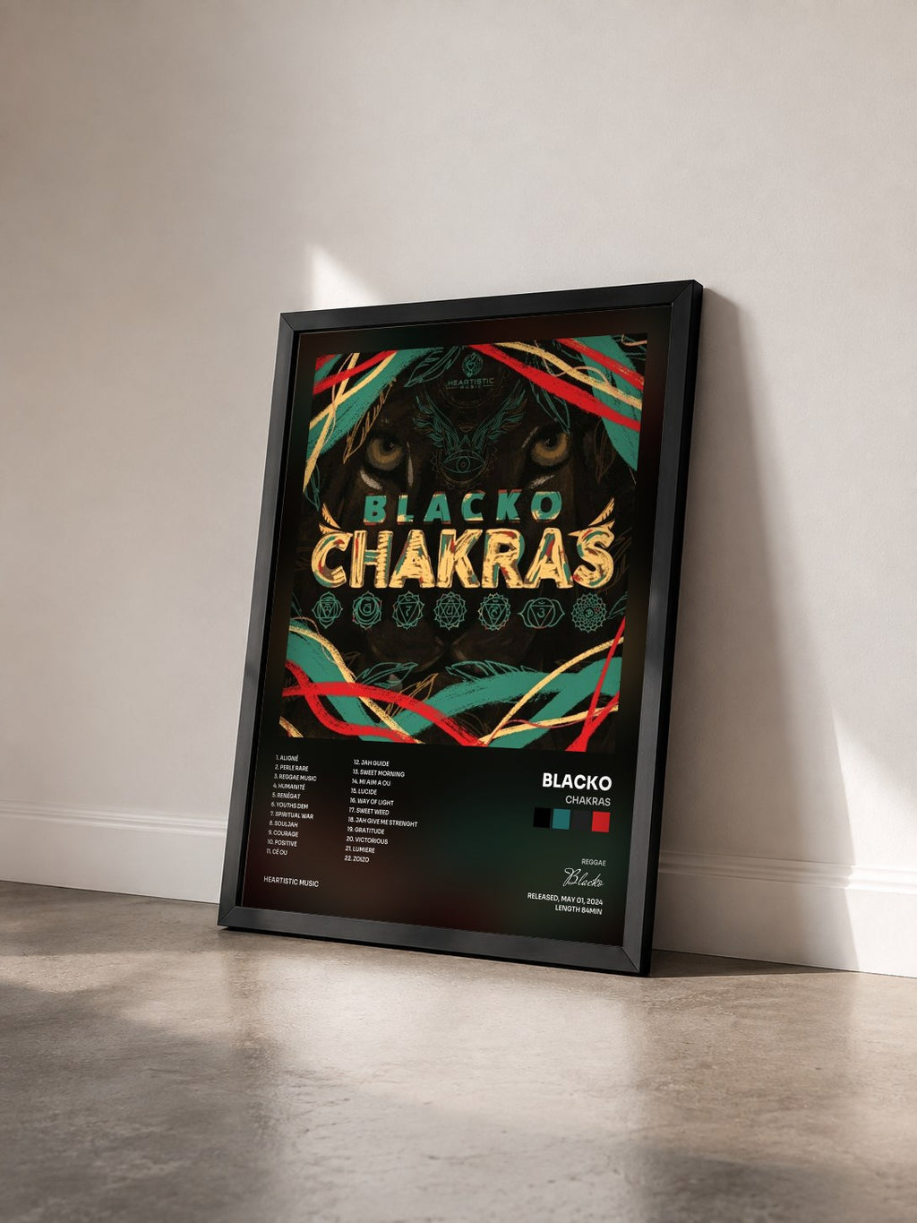 #noir Tableau de l'album Chakras de Blacko vu de trois quarts, cadre noir