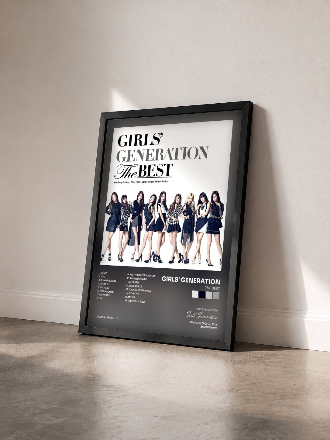 #noir Tableau de l'album The Best de Girls' Generation vu de trois quarts, cadre noir