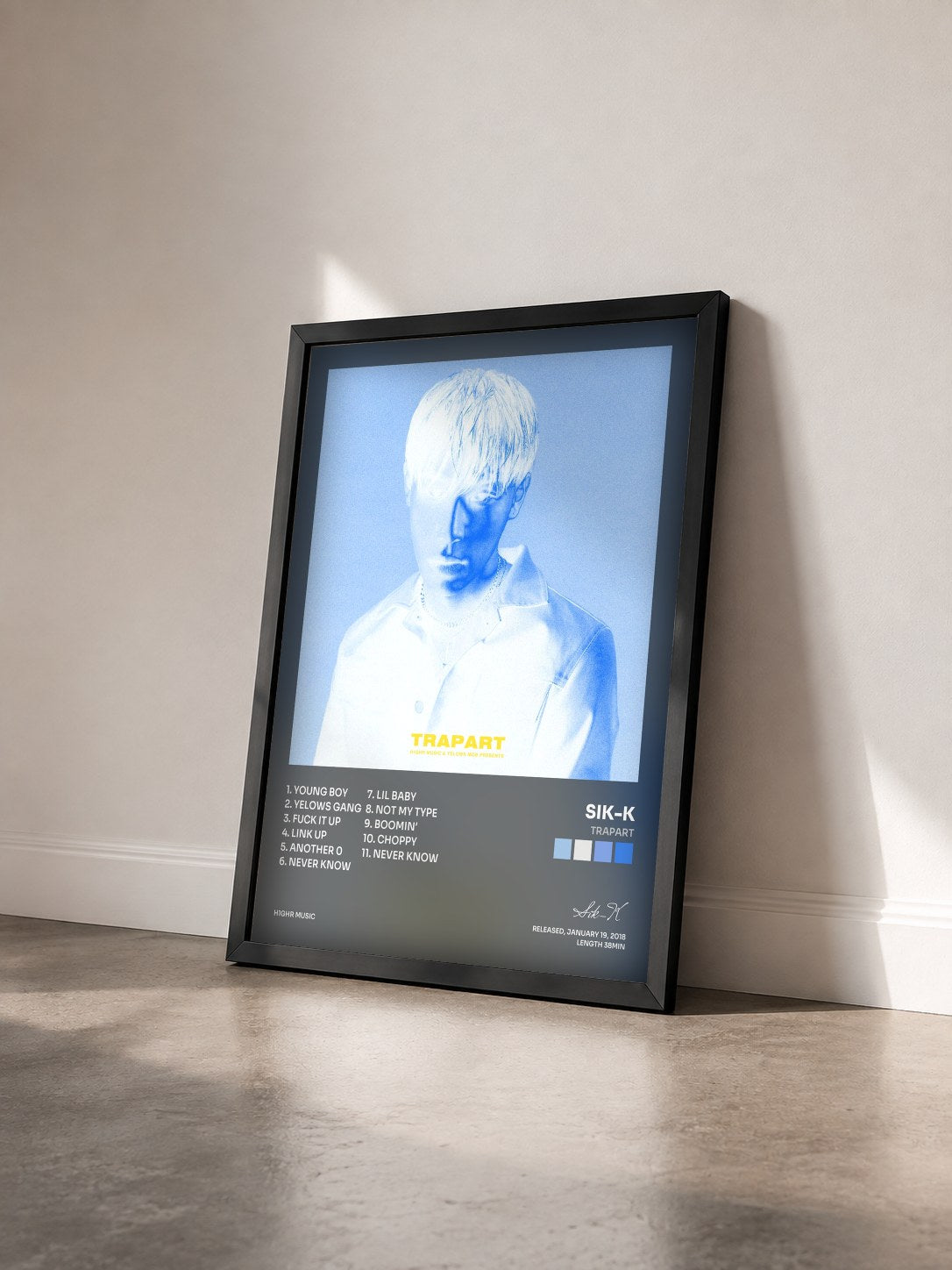 #noir Tableau de l'album TRAPART de Sik-K vu de trois quarts, cadre noir