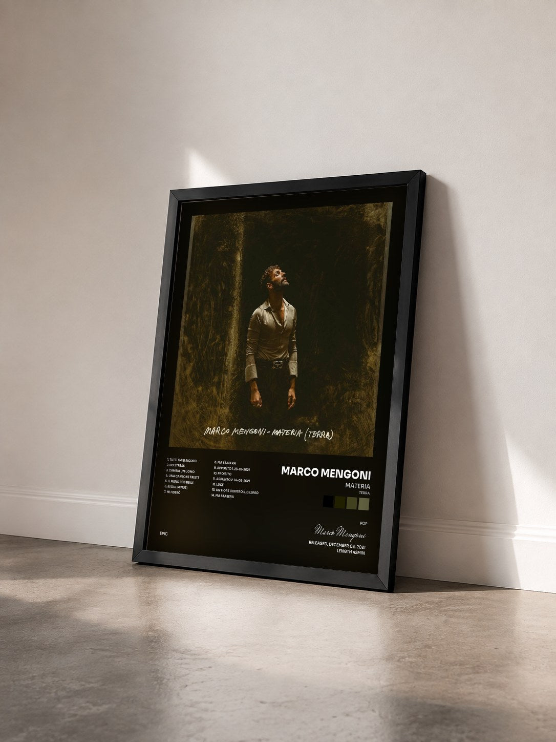 #noir Tableau de l'album MATERIA (TERRA) de Marco Mengoni vu de trois quarts, cadre noir