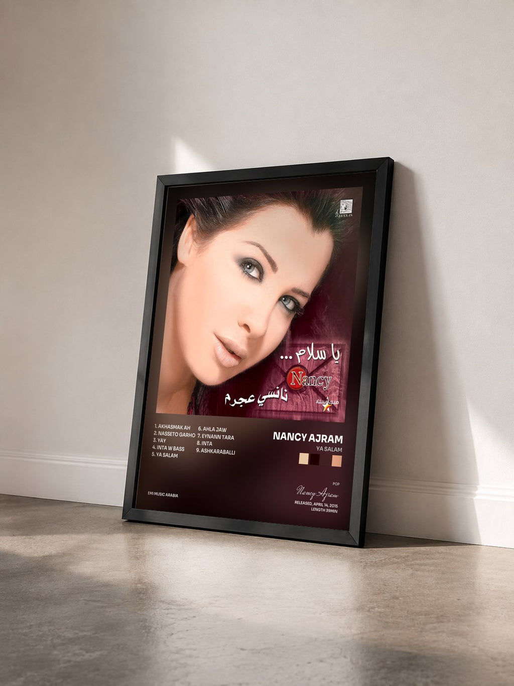 #noir Tableau de l'album Ya Salam de Nancy Ajram vu de trois quarts, cadre noir