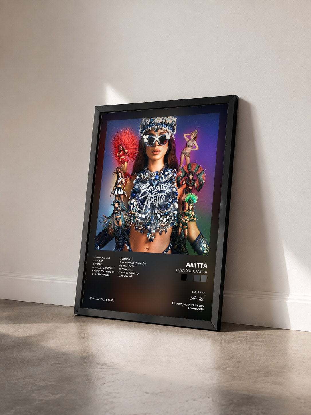 #noir Tableau de l'album Ensaios Da Anitta de Anitta vu de trois quarts, cadre noir