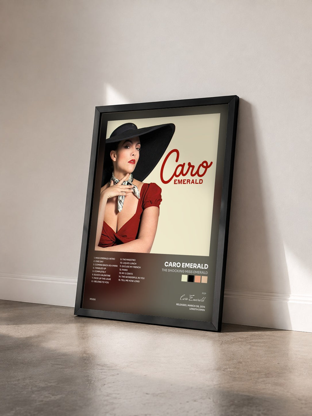 #noir Tableau de l'album The Shocking Miss Emerald de Caro Emerald vu de trois quarts, cadre noir